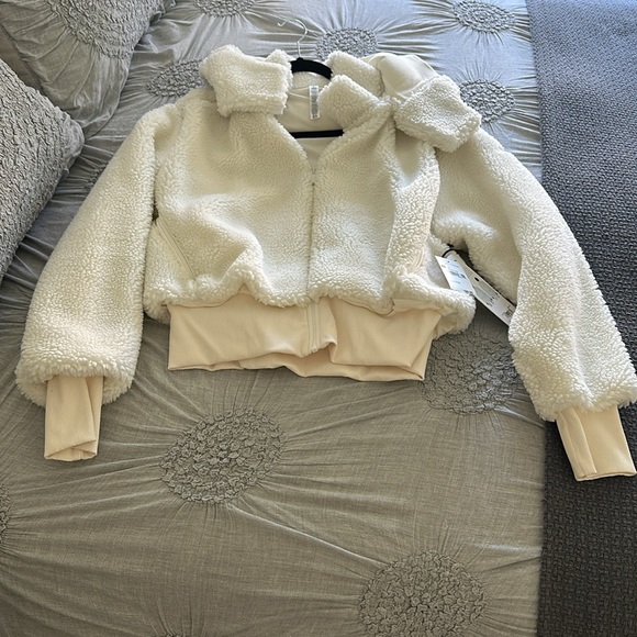 Alo Foxy Sherpa Jacket. Size M - Picture 4 of 6